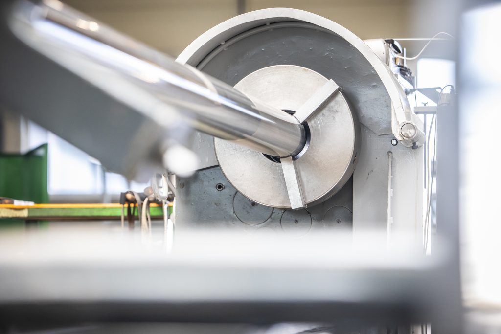 Produkcja elementów do siłowników (tłoczyska, korpusy, dławnice, tłoki) 